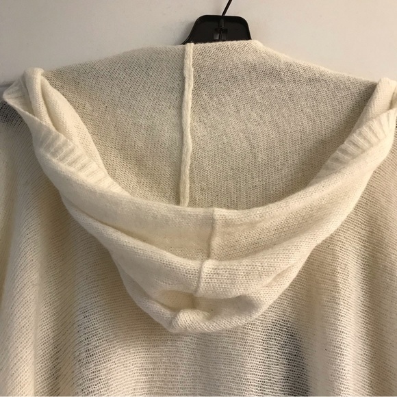 😊Wildfox White Label Rare Happy Face Poncho - Picture 9 of 9